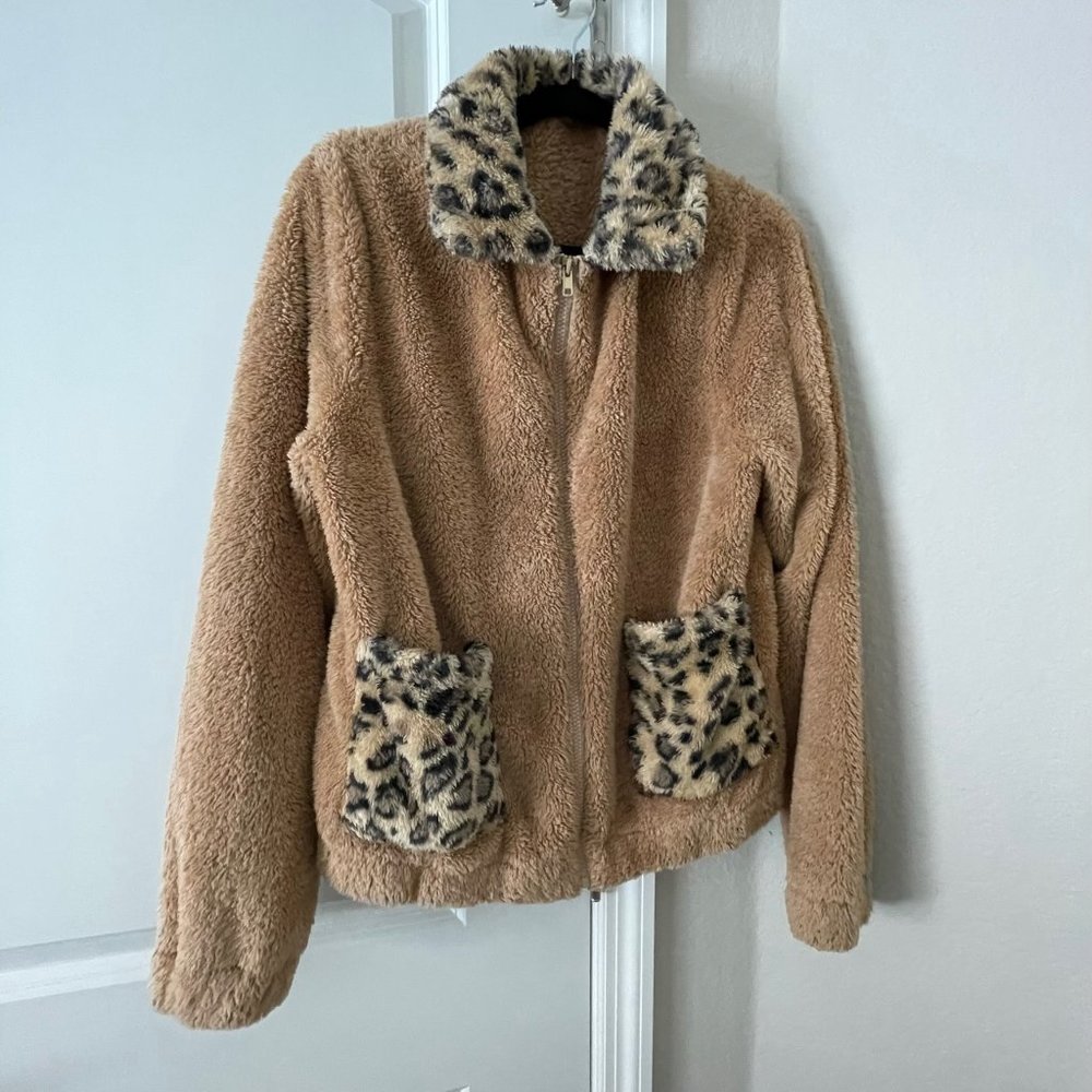 Womens Fleece Teddy Jacket Zip-Up Leopard Print Collar and Pockets Multicolor
